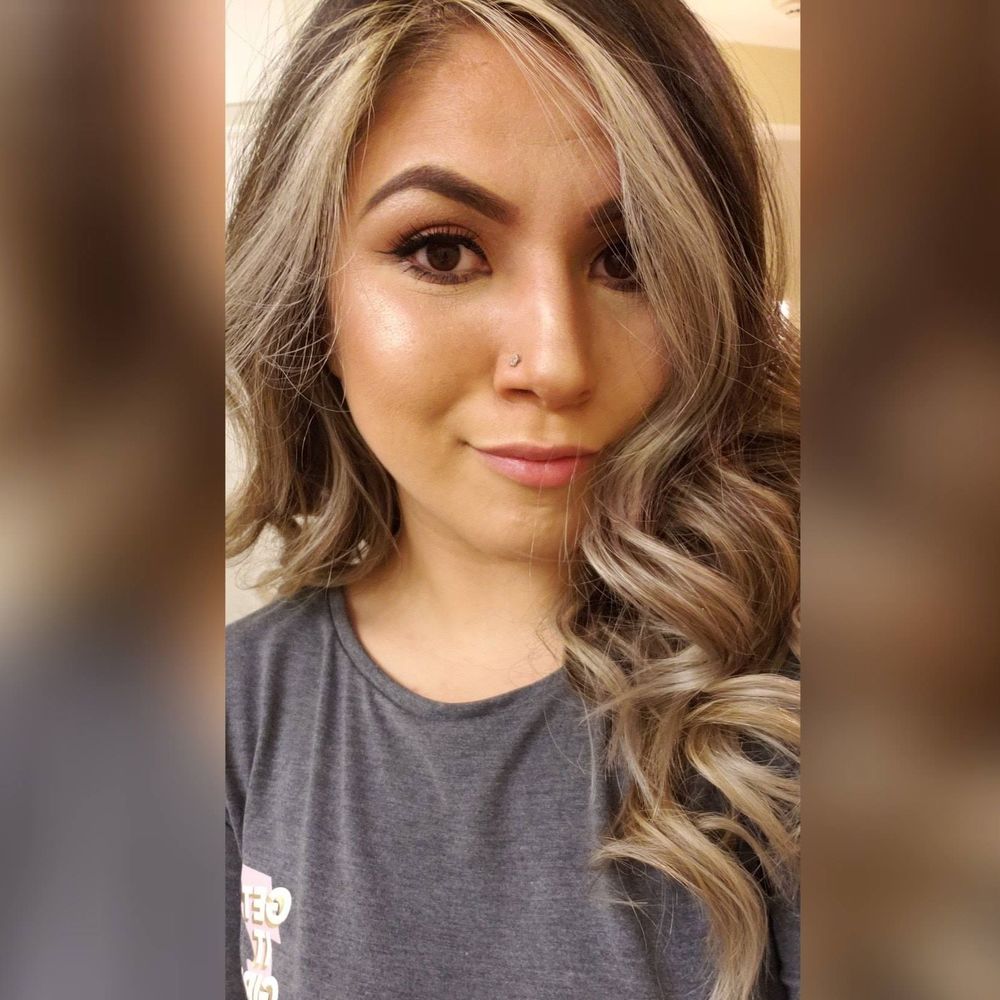 Meet your Posher, Evelia